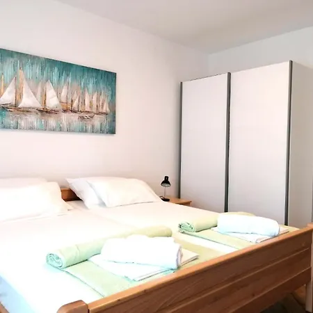Apartman Gloria Krk Town Exterior photo