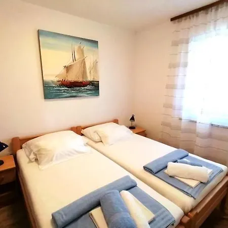 Apartman Gloria Krk Town Exterior photo