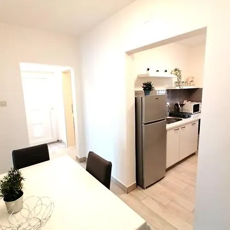 Apartman Gloria Krk Town Exterior photo