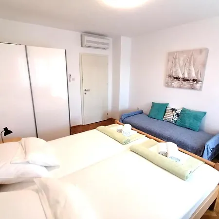 Apartman Gloria Krk Town Exterior photo