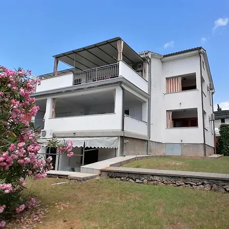 Apartman Gloria Krk Town Exterior photo
