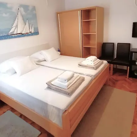 Apartman Gloria Krk Town Exterior photo
