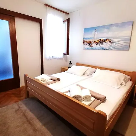 Apartman Gloria Krk Town Exterior photo