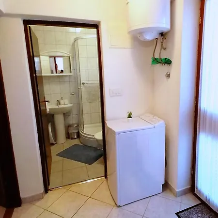 Apartman Gloria Krk Town Exterior photo