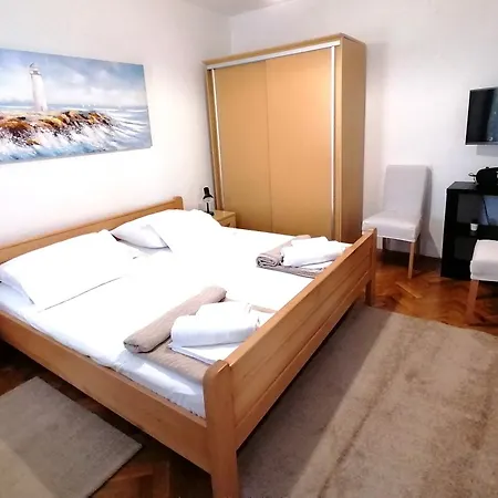 Apartman Gloria Krk Town Exterior photo