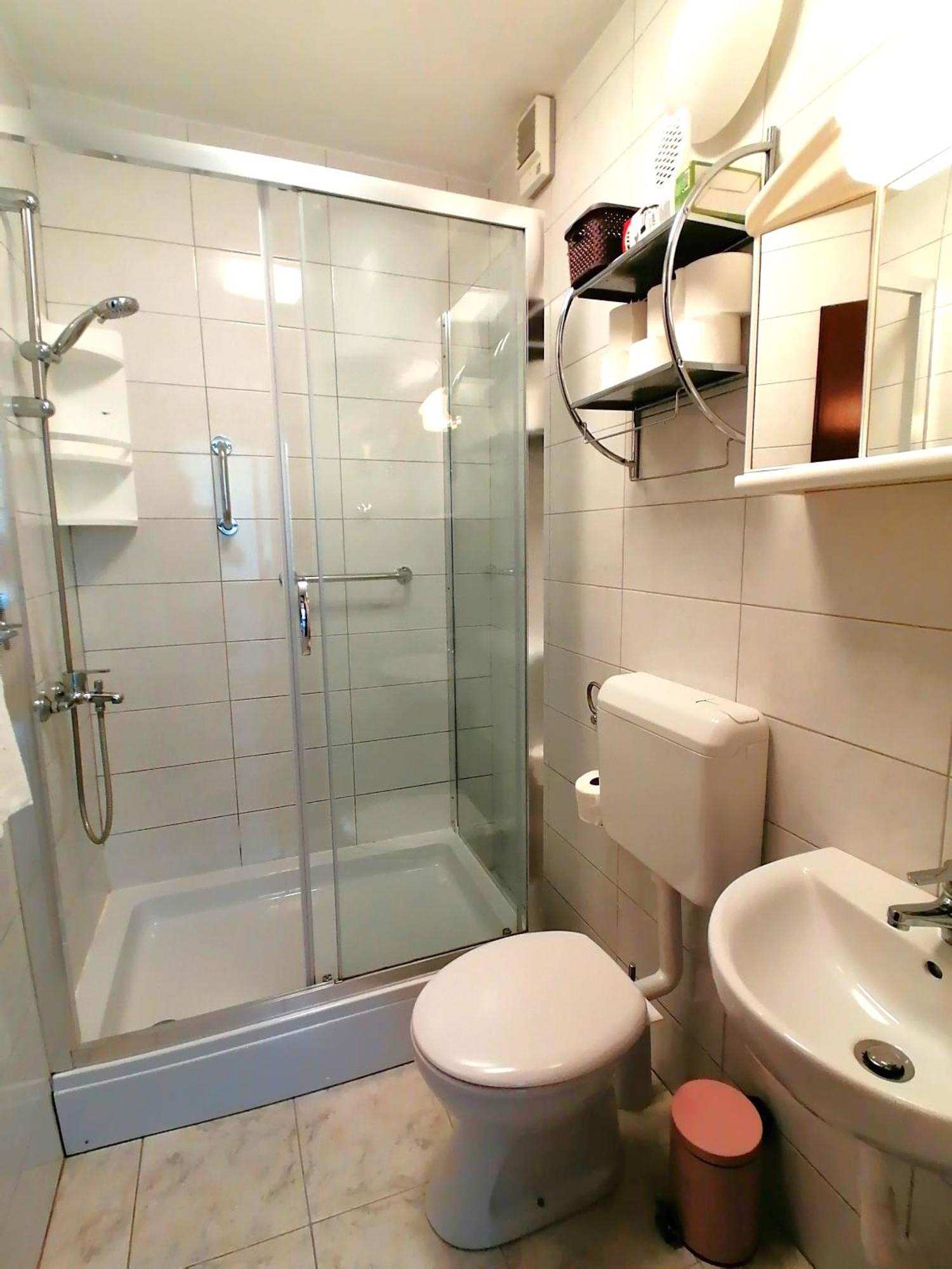 Gloria Apartment *